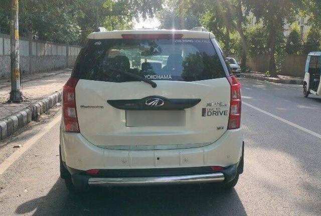 https://images10.gaadi.com/usedcar_image/3465651/original/52a9c07e-4795-4107-a05b-02edf05fd9c2-VCC_1740966_96_1685200115_bb5e2ba1-d397-4722-8bb7-2da7275b5f15.jpg?imwidth=6402