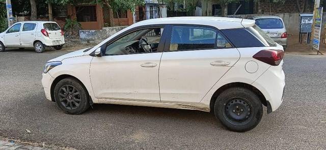 https://images10.gaadi.com/usedcar_image/3465709/original/2a33a1e0-9f0c-43c9-bff3-6e275c3ddd6c-VCC_IMG_1685190660923_1741011_95_1685190872_1b0dd5bf-5610-424b-9399-b83aa54d7fb0.jpg?imwidth=6402