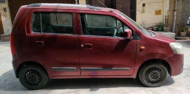 https://images10.gaadi.com/usedcar_image/3465786/original/zz1_crop_img_647ed9a24e6a7_1686034850.jpg?imwidth=6401