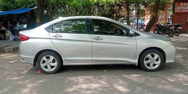 https://images10.gaadi.com/usedcar_image/3465845/original/cd127853-4457-4811-9e1f-adf865a8a18e-VCC_IMG_1685249453840_1741049_97_1685249712_b99878b0-484a-4a02-84e6-b3eb8871748f.jpg?imwidth=6401