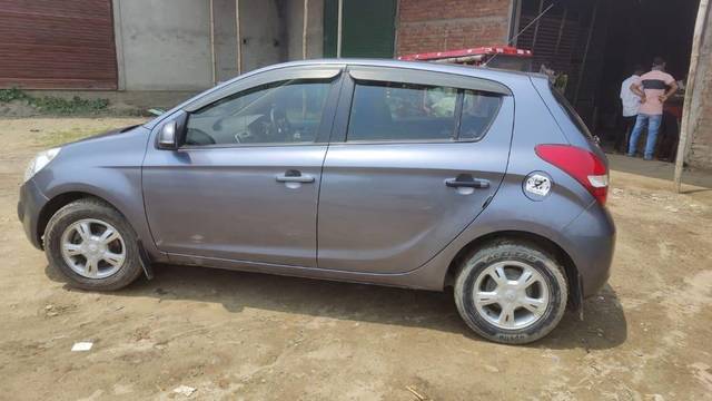 https://images10.gaadi.com/usedcar_image/3465936/original/b70bda2a-3238-4251-9933-f8041ee2b32a_b66fc319-51e6-4eb5-bcb9-a8da83e43a56.jpeg?imwidth=6402