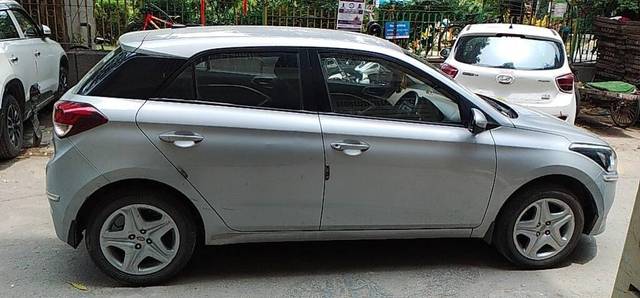 https://images10.gaadi.com/usedcar_image/3466030/original/4e4fbb01-c900-463a-934d-acdb73639cc6-VCC_IMG_1685255946768_1741085_97_1685256323_3b53a2a3-2ce7-42a3-886a-6a5257c7681a.jpg?imwidth=6401