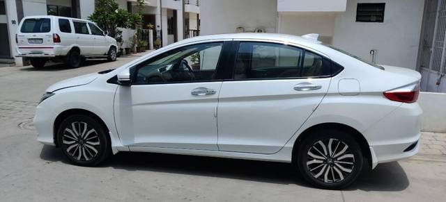 https://images10.gaadi.com/usedcar_image/3466106/original/2c586488-b238-4c6b-938e-483c2b17972a-VCC_IMG_1685259685707_1741109_95_1685259954_b0a083d1-309b-4259-a399-6a349d756516.jpg?imwidth=6402
