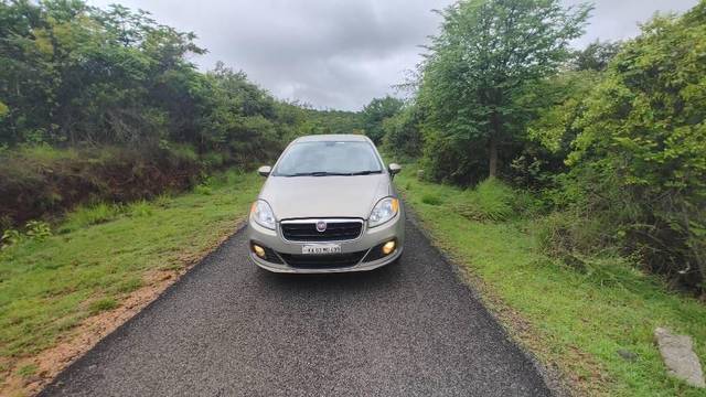 https://images10.gaadi.com/usedcar_image/3466144/original/23f80d97-b29c-45d9-b7d2-0bad318fe1df_0a98ecab-2edf-4c88-9caf-1dfbabc2dfce.jpg?imwidth=6402