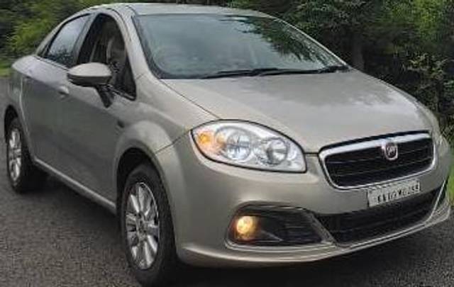 https://images10.gaadi.com/usedcar_image/3466144/original/b1d0f8f5-f17c-435b-88e2-03c20a144969_0a98ecab-2edf-4c88-9caf-1dfbabc2dfce.jpg?imwidth=6400