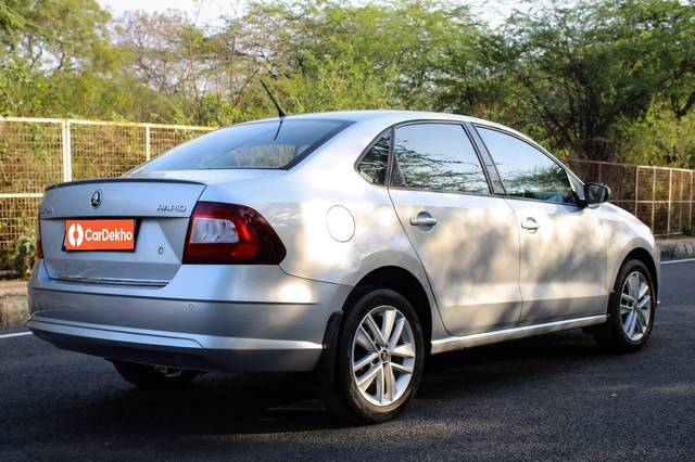 https://images10.gaadi.com/usedcar_image/3466161/original/used_car_2786417_1685888809_c39f9302-25f8-4b9e-a73f-5fd2d888c76e.jpg?imwidth=6401