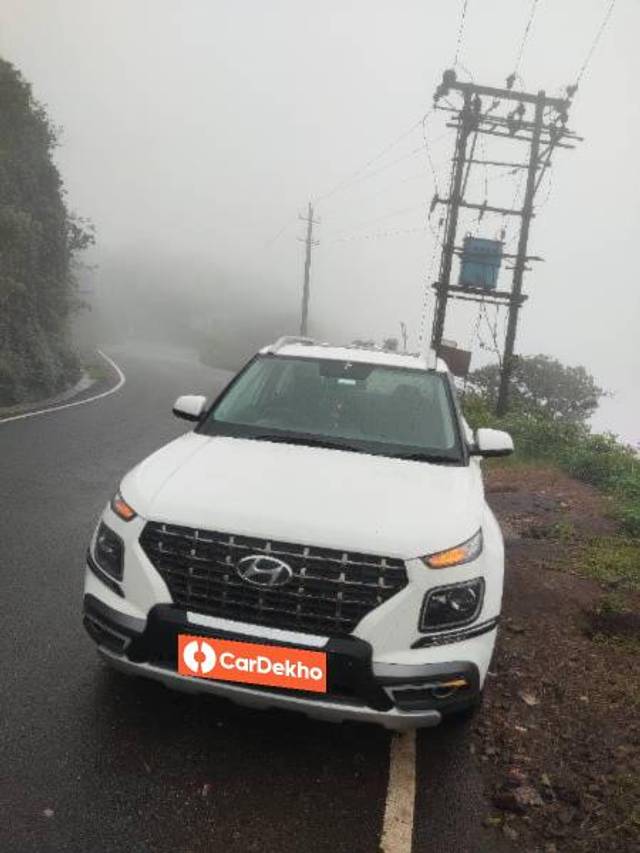 https://images10.gaadi.com/usedcar_image/3466171/original/1662a090-49b8-4343-8202-edf446d88ae4_087a5cdc-4757-4d3d-8e0f-9e953f95ee16.jpg?imwidth=6402