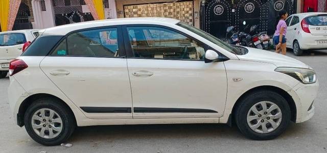 https://images10.gaadi.com/usedcar_image/3466294/original/zz1_crop_img_647dbb16df4ab_1685961494.jpg?imwidth=6401