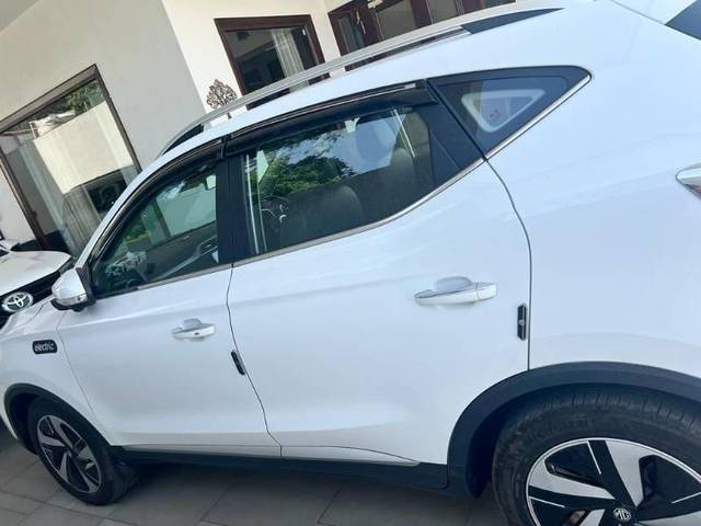 https://images10.gaadi.com/usedcar_image/3466357/original/5f5de3b9-f370-40bd-8b19-cbbc3bbbe49a_3c2ce439-f6f9-47fb-a73f-12ddade1e0f3.jpg?imwidth=6401
