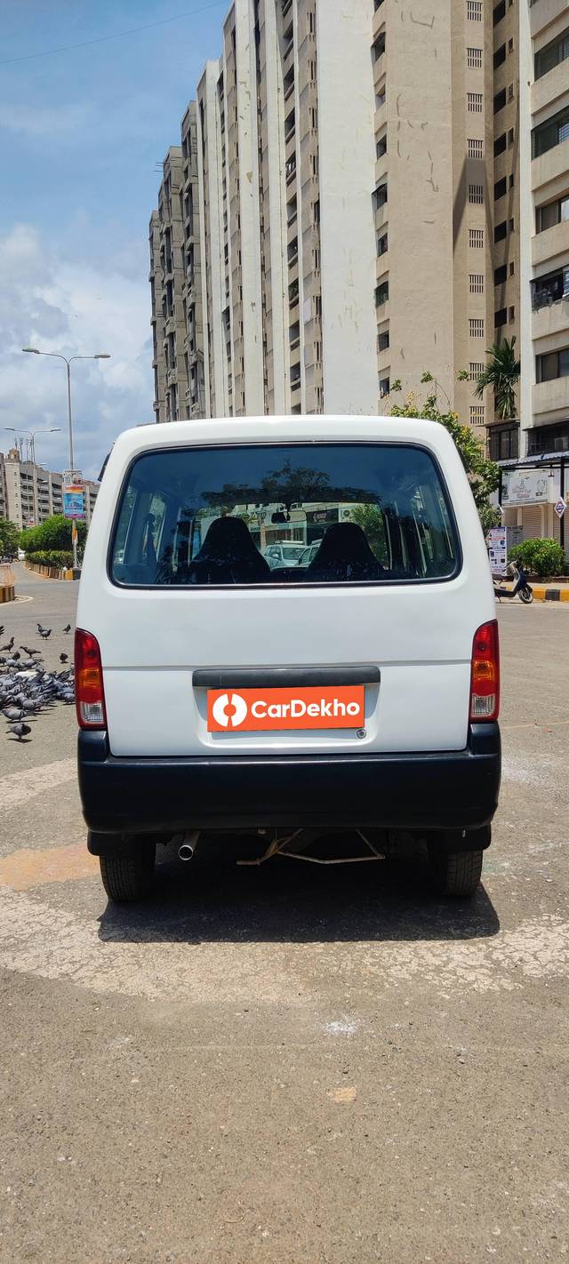 https://images10.gaadi.com/usedcar_image/3466953/original/used_car_2787116_1685956323_26e8ec85-9f91-47f9-9f27-ea2254434782.jpg?imwidth=6402
