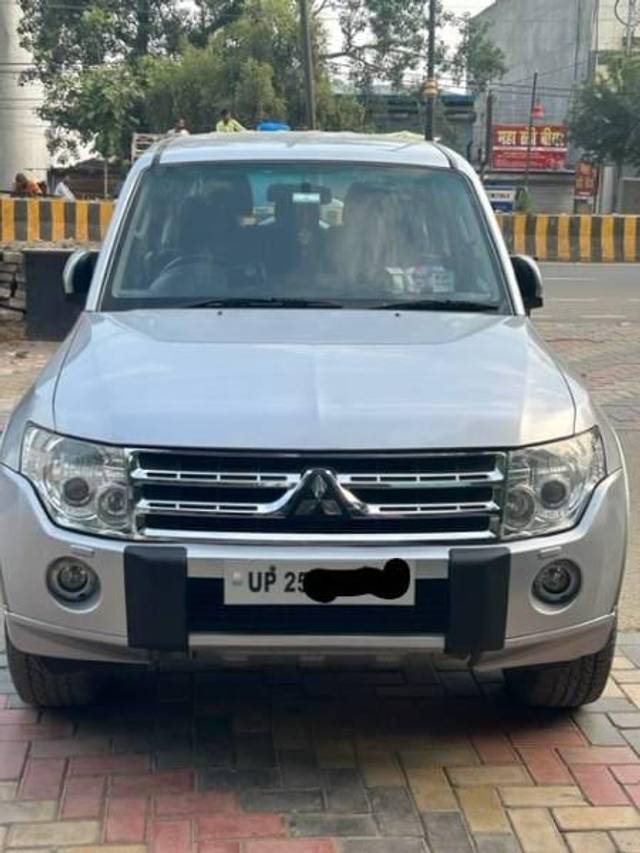 https://images10.gaadi.com/usedcar_image/3467156/original/c7d626c6-bea9-49e8-8f0c-43a9f75d414b_704b2843-b7aa-4168-84ff-3914840ebc8d.jpg?imwidth=6400