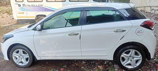 https://images10.gaadi.com/usedcar_image/3467952/original/de9498f2-edc1-49f0-82a4-f93985820f14_54cf825a-b86f-47ed-8db8-bbcea49f8456.jpg?imwidth=6402