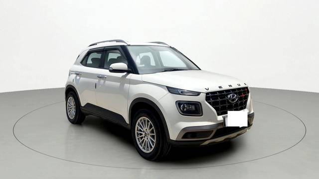 https://images10.gaadi.com/usedcar_image/3468035/original/usedcar_10240818772_308de08a36564b7ab7714b75f8979d5d_exterior_8_727151686026022_1686026478_b51042eb-afaf-4f6d-af9d-25a497b72d8f.jpg?imwidth=6400