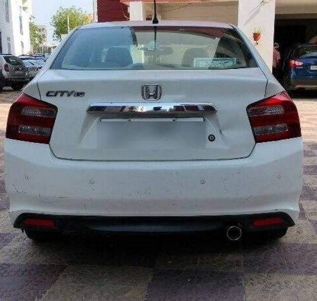 https://images10.gaadi.com/usedcar_image/3468060/original/ad1cbc98-1cbf-41a8-b8ad-d06c53df9be0-VCC_1741436_96_1685421299_42288513-25a4-438d-b5aa-25d40e4e3204.jpg?imwidth=6401