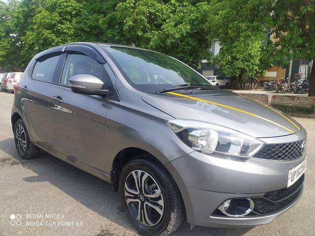 https://images10.gaadi.com/usedcar_image/3468188/original/14bc7238-5102-4e58-adfd-9edd1f887b38-front_right_view-20230606123038_2226b927-b6fa-49d0-b9cf-9e81861ad636.jpeg?imwidth=6400