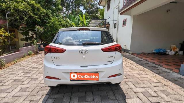 https://images10.gaadi.com/usedcar_image/3468206/original/a45be78e-4016-4760-9e5a-a70e0ea8dc42_068d8d52-d6ea-4bdb-97bd-582eabcf9e37.jpg?imwidth=6401