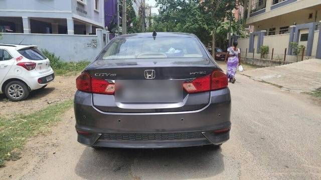 https://images10.gaadi.com/usedcar_image/3468306/original/97282de1-d6e4-4367-a659-170e1888eeb9-VCC_1741553_96_1685432591_0e1cd5f1-3526-4fb2-8265-fdfdcbd238d9_226c9dfc-4fbb-418d-8ec6-260a10e91e40.jpg?imwidth=6402