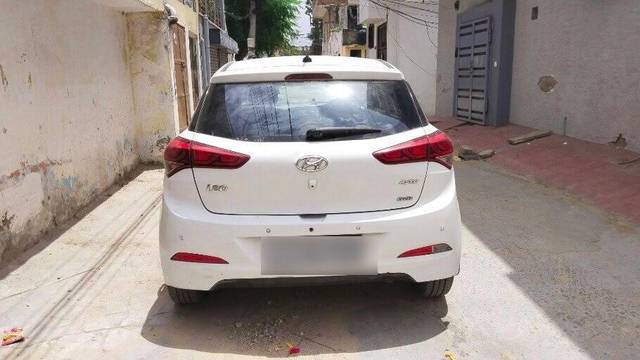 https://images10.gaadi.com/usedcar_image/3468309/original/fe876443-f21f-4790-b22a-a6e176849f55-VCC_1741573_96_1685434116_19487057-b188-4e4d-9d56-46a34a8255da.jpg?imwidth=6402