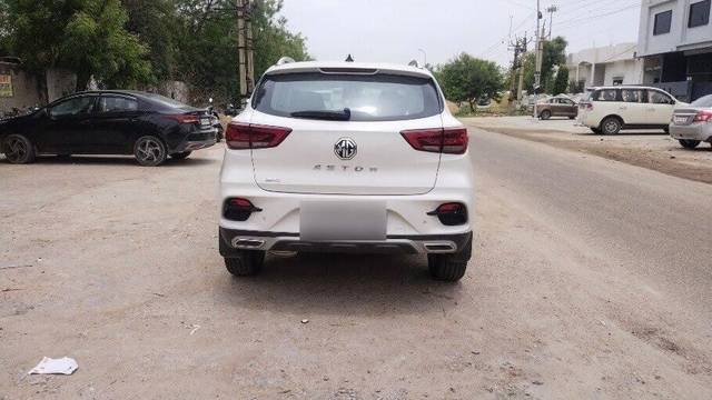 https://images10.gaadi.com/usedcar_image/3468361/original/c4ff148a-ea27-4ff3-8a37-7a2e4cff0039-VCC_1741523_96_1685429820_dc1a3214-c557-4f59-8ce7-3e4c89902b71_cc72ff47-e04f-47a5-a6a8-d8c8c9f446e0.jpg?imwidth=6402