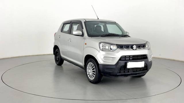 https://images10.gaadi.com/usedcar_image/3468781/original/usedcar_102_729891686055219_1686055230_cc8c44f4-e28b-4a28-9c6f-8012dedd0010.jpg?imwidth=6400