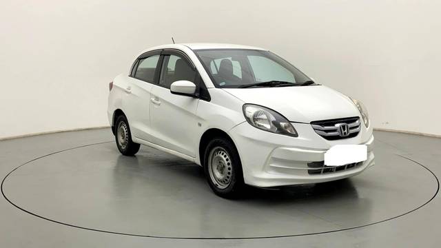 https://images10.gaadi.com/usedcar_image/3468786/original/usedcar_43_2788743_1686055404_f4547da5-aaa1-4d6a-922a-88ca2d143802.jpg?imwidth=6400