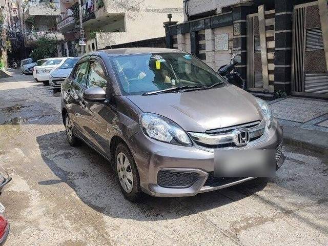 https://images10.gaadi.com/usedcar_image/3469180/original/6b01722f-5117-49e3-83b1-2c49c6cdcb37-VCC_1741829_116_1685511187_c7bb5e76-682e-4174-8a8b-b395f23d0c27.jpg?imwidth=6400