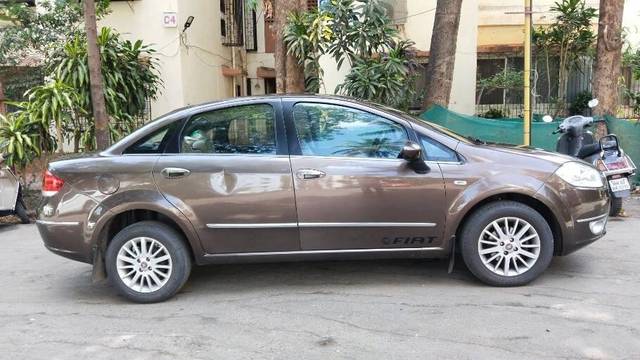 https://images10.gaadi.com/usedcar_image/3469188/original/155cfaeb-549c-4322-968c-cfaddc82c81e-VCC_IMG_1685508760168_1741835_97_1685508910_415c1961-383a-45ef-93d6-5d05b2eb5bff.jpg?imwidth=6401