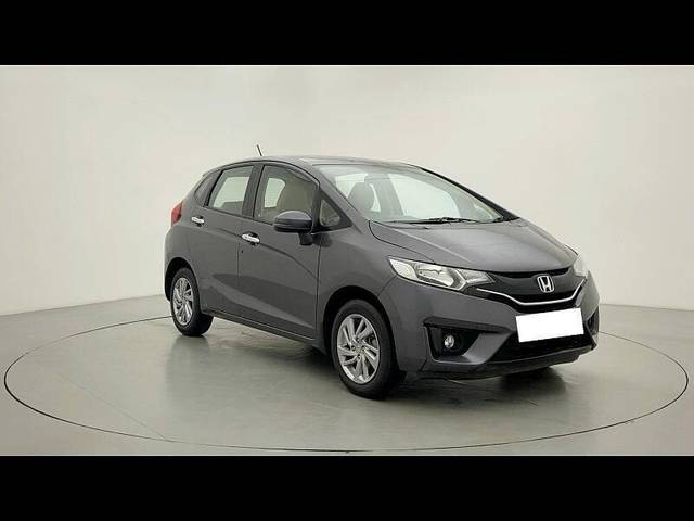 https://images10.gaadi.com/usedcar_image/3469265/original/usedcar_102_729891686121000_1686121011_86d9a61c-d193-4f10-a7dd-26cf628587bb.jpg?imwidth=6400