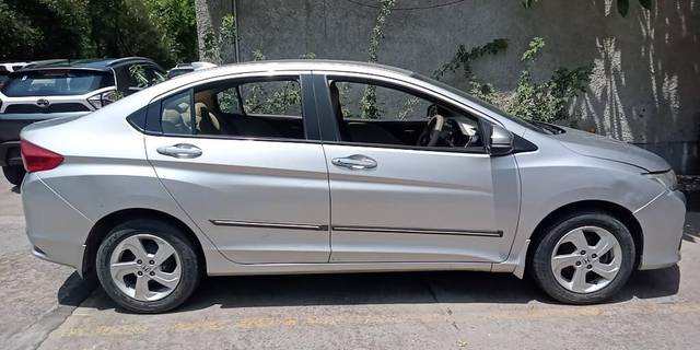 https://images10.gaadi.com/usedcar_image/3469337/original/5b798826-f70d-4bbe-96aa-81ada35b69ad-VCC_IMG_1685511672804_1741857_97_1685512165_a8a71a72-417e-4bb1-9c0e-adcda4c4e513.jpg?imwidth=6401