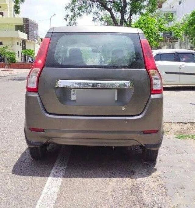 https://images10.gaadi.com/usedcar_image/3469541/original/1a1ec8e4-17ed-4d91-80df-437197673aab-VCC_1741901_96_1685525499_5fe94c72-4c81-4977-8482-2a4e89fe7087.jpg?imwidth=6402