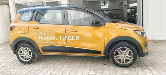 https://images10.gaadi.com/usedcar_image/3469942/original/used_car_2789632_1686206020_325ed48d-4a31-469d-a4b6-d9a985bb0cc6.jpg?imwidth=6401