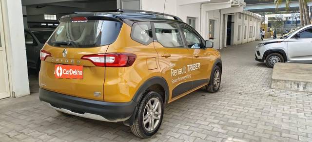 https://images10.gaadi.com/usedcar_image/3469945/original/used_car_2789635_1686206124_f9b6af2e-153c-4ac6-8bc1-2f20585e86d6.jpg?imwidth=6402