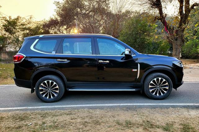 https://images10.gaadi.com/usedcar_image/3470104/original/img2789754__used_car_2789754_1705507696.jpg?imwidth=6402