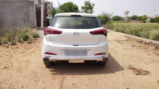 https://images10.gaadi.com/usedcar_image/3471360/original/b5186ab5-eae2-4c92-aa09-5a6b46026475-VCC_1742330_96_1685704358_62a2da7d-7a66-4132-adda-e3695f3dfd22.jpg?imwidth=6402