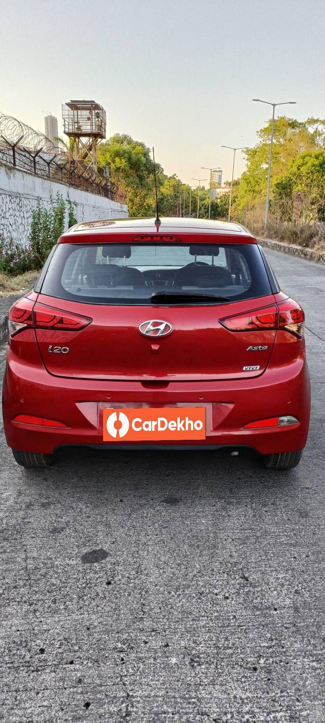 https://images10.gaadi.com/usedcar_image/3471469/original/used_car_2790933_1686315794_1e0da3de-9dc6-449d-8af4-65ce6a2669d3.jpg?imwidth=6402