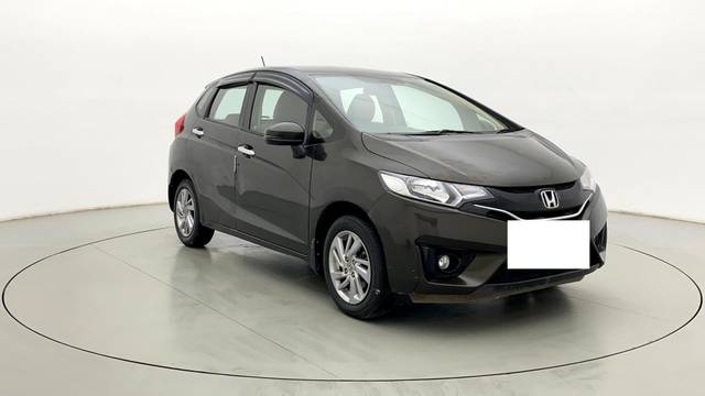 https://images10.gaadi.com/usedcar_image/3471866/original/usedcar_43_729891686380458_1686380553_4f78261f-5707-45d7-81d7-7bd5af694408.jpg?imwidth=6400