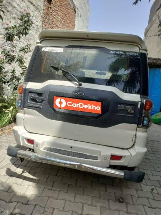 https://images10.gaadi.com/usedcar_image/3472110/original/740ce37e-26ed-4449-984c-d9e222456975_912e0a6b-491f-40f6-a9a0-60d36cff4830.jpeg?imwidth=6401
