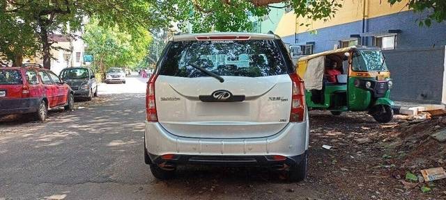 https://images10.gaadi.com/usedcar_image/3472161/original/9e230669-4d0a-459d-ba57-2cb02430ddad-VCC_1742493_96_1685777151_03c0286e-a5c7-4d8d-ba4b-f57fb8598ad6.jpg?imwidth=6402