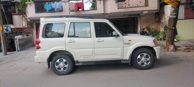 https://images10.gaadi.com/usedcar_image/3472283/original/c1fe4b54-c8f2-4cbd-bab0-25708c069294-VCC_IMG_1685704908010_1742593_97_1685705479_6ffd03ac-d42d-45ad-acf9-6779853f2eeb.jpg?imwidth=6401