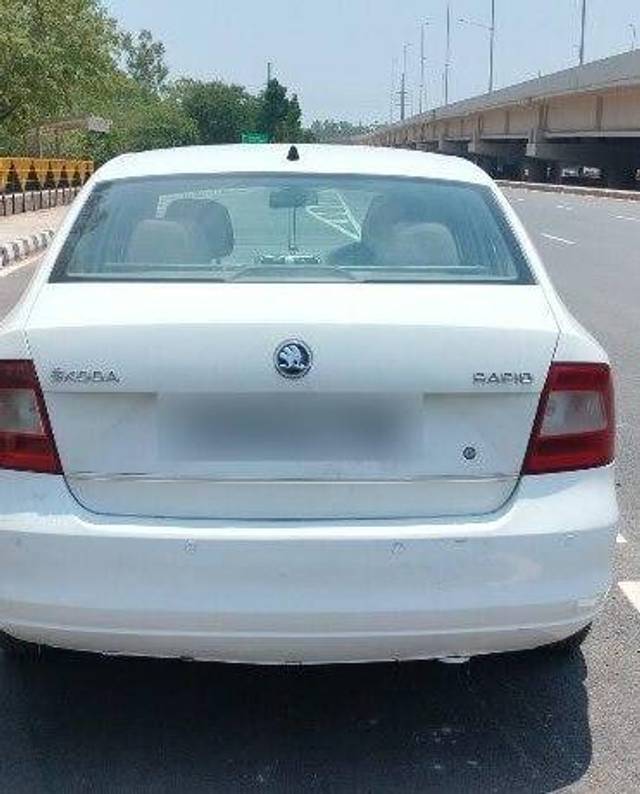 https://images10.gaadi.com/usedcar_image/3472515/original/bb2b491a-3e46-4544-9ecd-c2b49c0a2049-VCC_1742832_96_1685796567_fff45e92-5d4e-4a4e-80cf-6654e52fa7d1.jpg?imwidth=6402