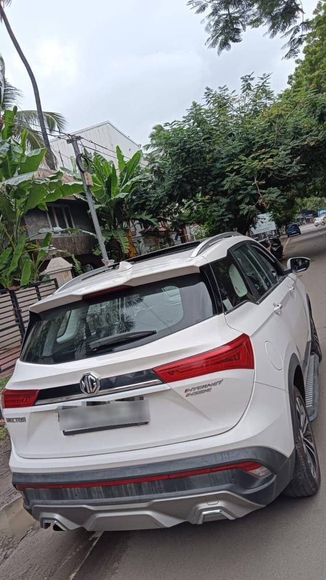 https://images10.gaadi.com/usedcar_image/3473163/original/processed_img2792232__used_car_2792232_1698834341.jpg?imwidth=6401
