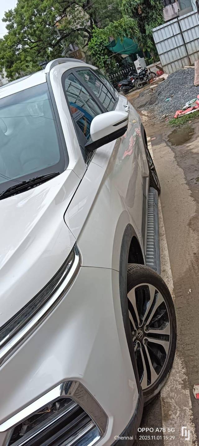 https://images10.gaadi.com/usedcar_image/3473163/original/processed_img2792232__used_car_2792232_1698834356.jpg?imwidth=6402