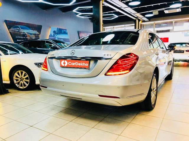 https://images10.gaadi.com/usedcar_image/3473736/original/used_car_2792771_1686560204_fb8fb27e-8220-4eb0-8b4e-82b3b3a9b545.jpg?imwidth=6401