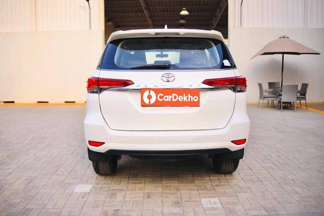 https://images10.gaadi.com/usedcar_image/3474482/original/usedcar_1_4__10151686635921_1686635926_6a5ccb51-2964-45ea-b525-ef65d9021374_c7f8ad98-9e7d-41af-949d-867e9fe5506a.jpeg?imwidth=6402