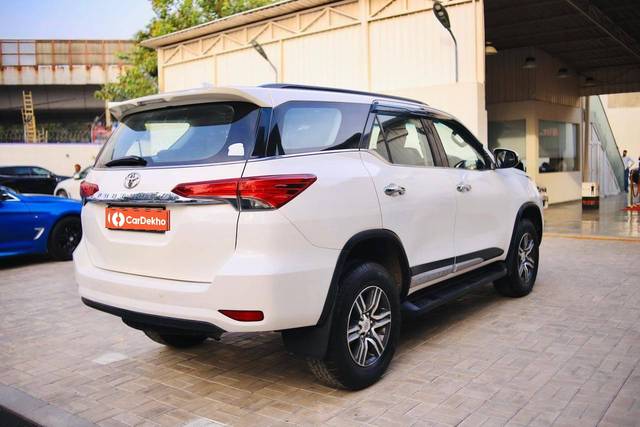 https://images10.gaadi.com/usedcar_image/3474482/original/usedcar_1_7__10151686635921_1686635926_6a5ccb51-2964-45ea-b525-ef65d9021374_c7f8ad98-9e7d-41af-949d-867e9fe5506a.jpeg?imwidth=6401