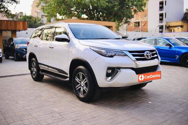 https://images10.gaadi.com/usedcar_image/3474482/original/usedcar_1_9__10151686635921_1686635926_6a5ccb51-2964-45ea-b525-ef65d9021374_c7f8ad98-9e7d-41af-949d-867e9fe5506a.jpeg?imwidth=6400
