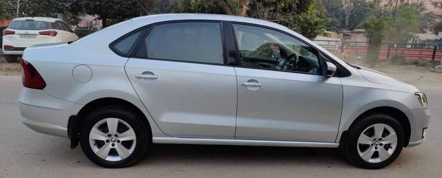 https://images10.gaadi.com/usedcar_image/3477166/original/a47295d9-abb8-48d9-bcfe-3ae839c1f34a-used_car_2795472_1686900649_be66bdc1-03b5-4c9d-833a-73ceaf287e46.jpg?imwidth=6401