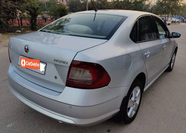 https://images10.gaadi.com/usedcar_image/3477166/original/d9596580-20c3-48fb-b499-6b1f68ef6b80-used_car_2795472_1686900656_be66bdc1-03b5-4c9d-833a-73ceaf287e46.jpg?imwidth=6402