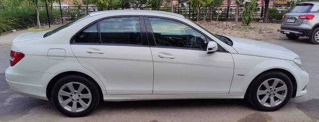 https://images10.gaadi.com/usedcar_image/3477231/original/6ec58c87-6a7c-4273-8e99-47f41c612451-used_car_2795533_1686901774_60884626-a0c0-44b0-9715-7d34b9257761.jpg?imwidth=6402