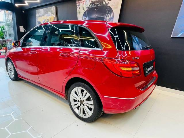 https://images10.gaadi.com/usedcar_image/3478239/original/1df55ffb-2e68-4df7-9b57-848c64eae354-used_car_2796370_1686987929_777d7b63-b4cd-4149-a0c2-c357efa6e768.jpg?imwidth=6402